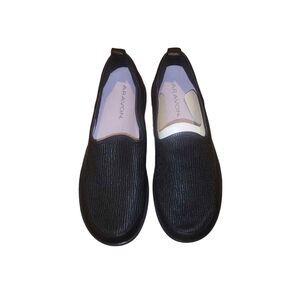 Aravon Black slip on comfort loafer/tennie style shoe size 7 leather NWOT